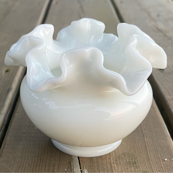 Vintage Fenton Ruffled Edge Milk Glass Rose Bowl Retro Glass Decor - Picture 5 of 13
